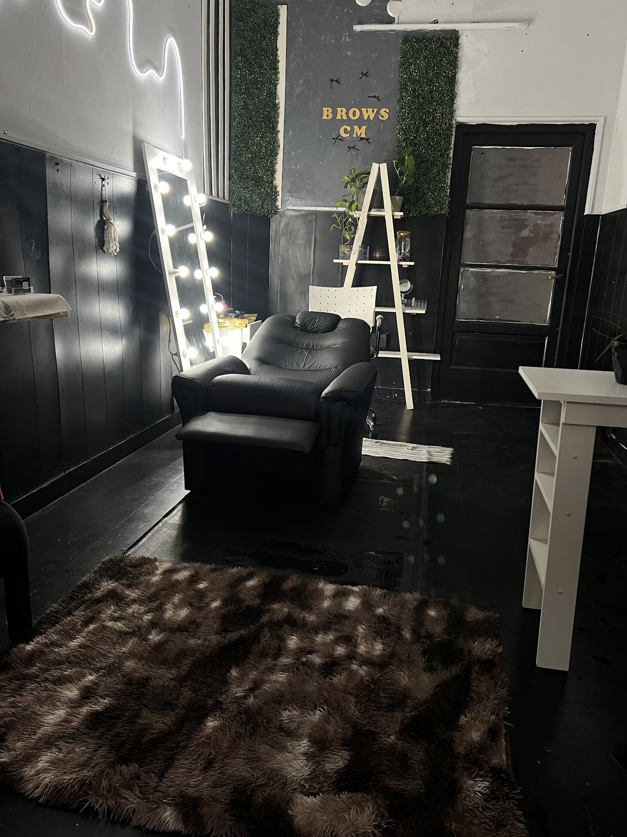 Interior del estudio Brows_cm en Temperley